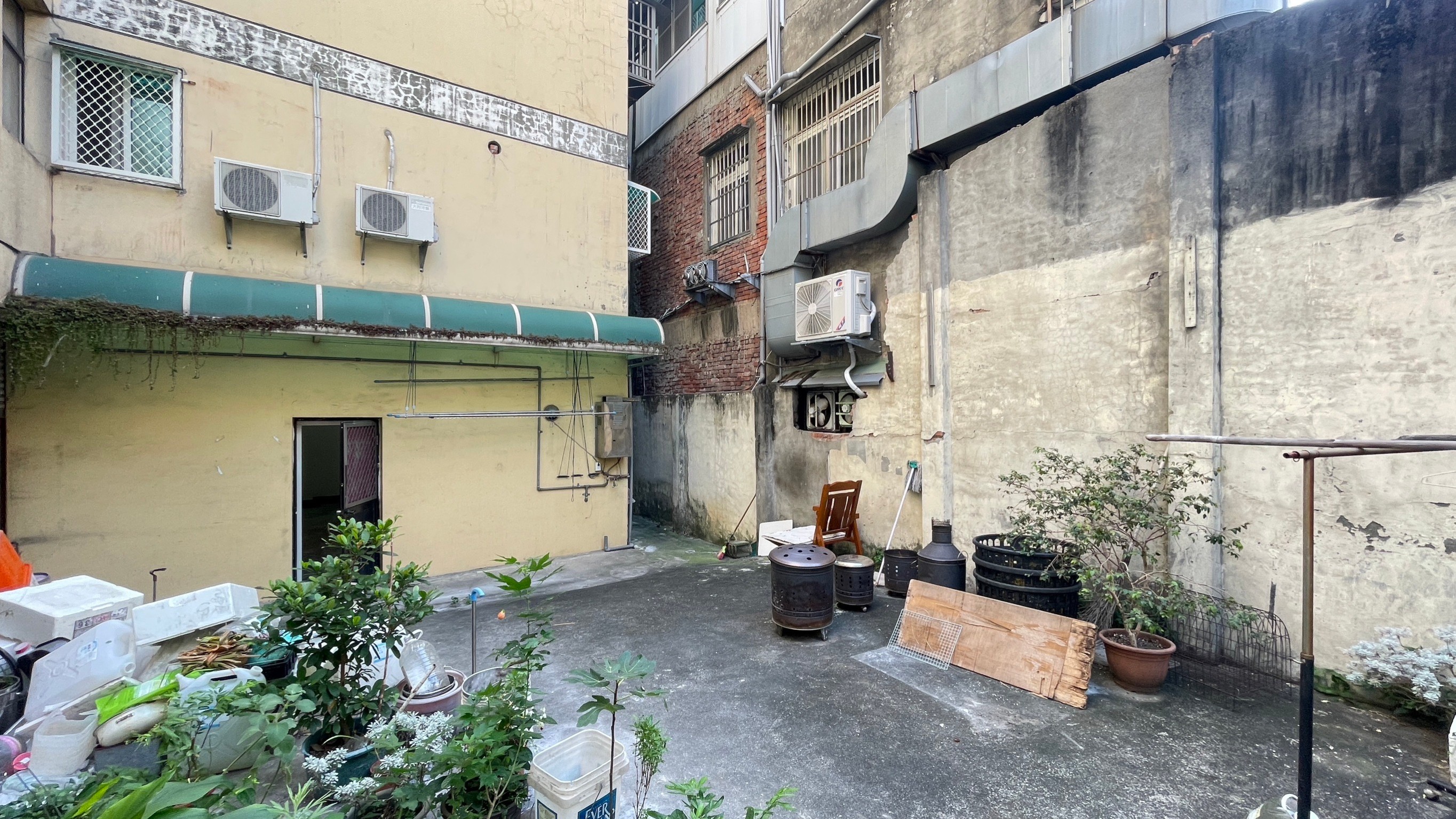 衛道路公寓一樓有大後院房屋室內格局與周邊環境