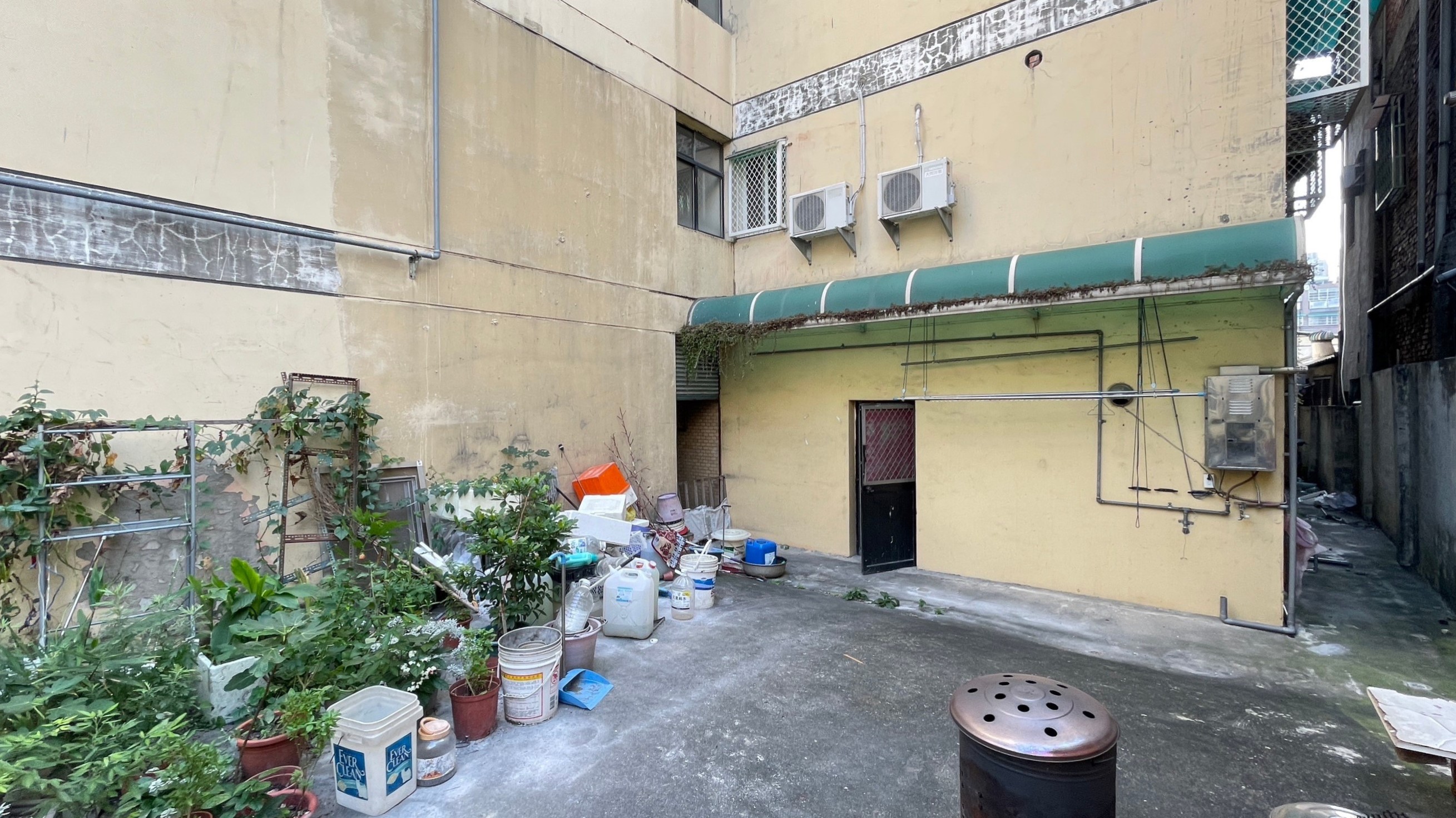 衛道路公寓一樓有大後院房屋室內格局與周邊環境