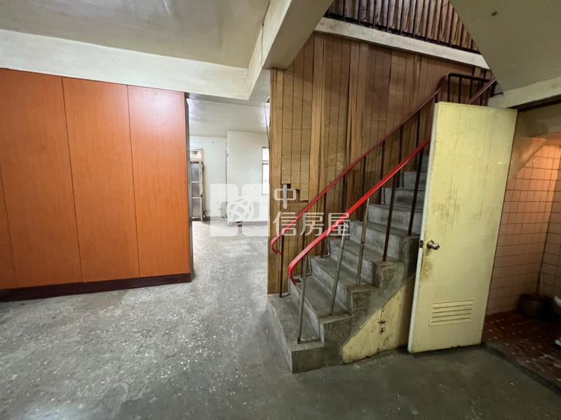 高鐵南路八段低總價透天(需整理)房屋室內格局與周邊環境
