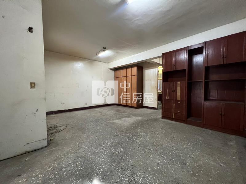 高鐵南路八段低總價透天(需整理)房屋室內格局與周邊環境