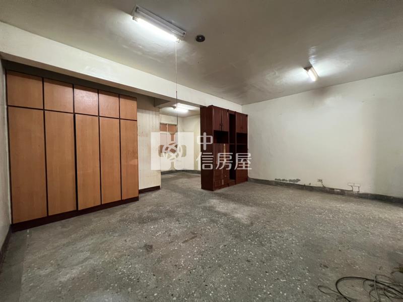 高鐵南路八段低總價透天(需整理)房屋室內格局與周邊環境
