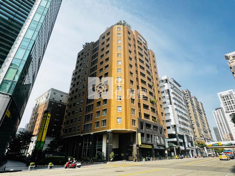 敬業名人4房雙平車房屋室內格局與周邊環境