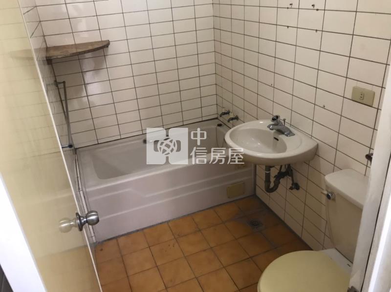 漢口商圈滾金透天店面房屋室內格局與周邊環境