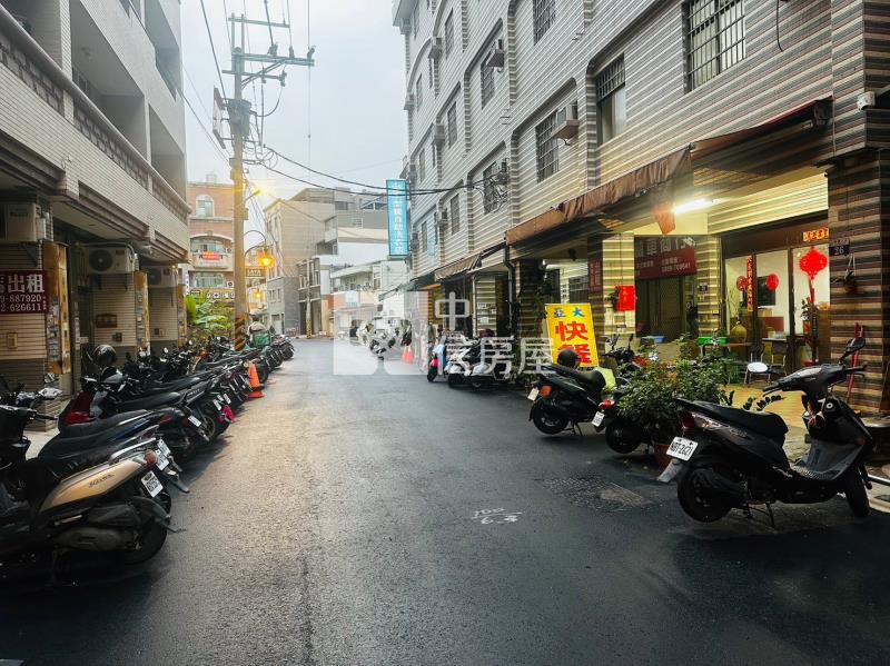 亞洲大學吃市店面30房屋室內格局與周邊環境