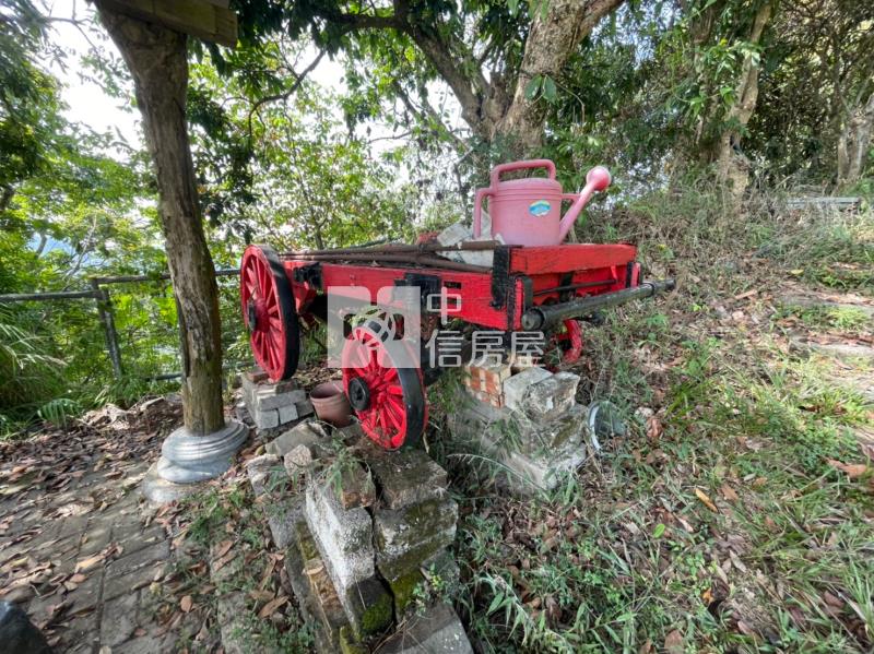 霧峰坑口.兩千坪.(祕境).休閒開心農場~有大平台~有渡假小屋~有水~有電~車可達~房屋室內格局與周邊環境