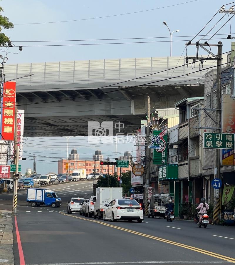 臨15米路大面寬店住房屋室內格局與周邊環境