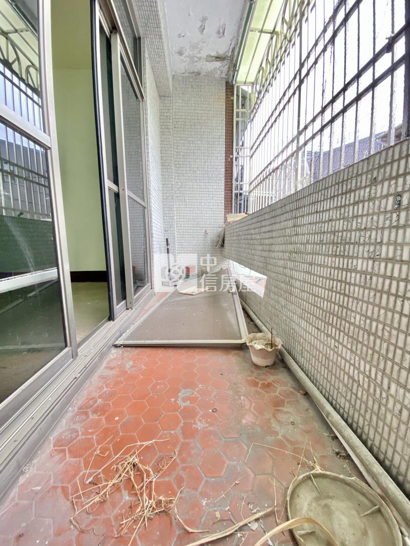 環保公園74旁大新雙學區門前停車低總價透天房屋室內格局與周邊環境