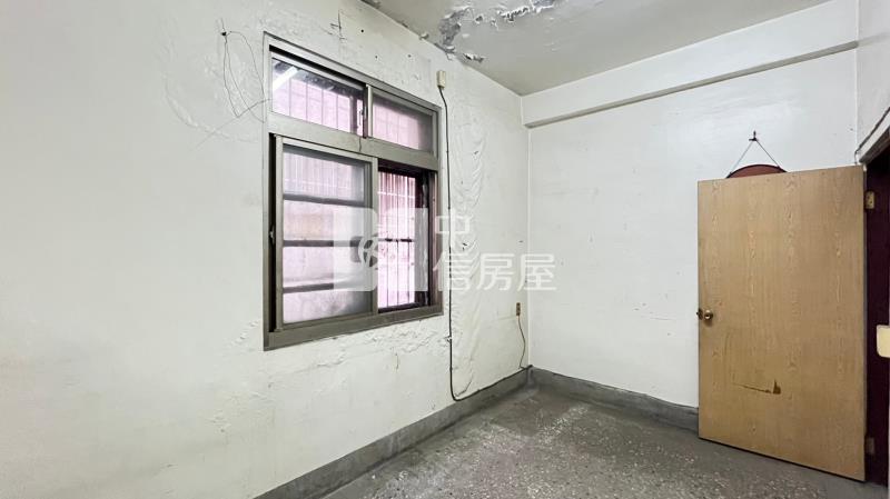 中清水湳愛買住三角店房屋室內格局與周邊環境