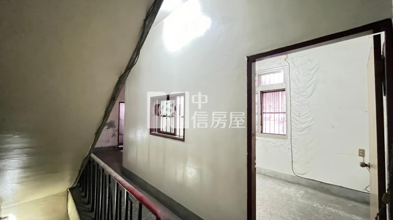 中清水湳愛買住三角店房屋室內格局與周邊環境
