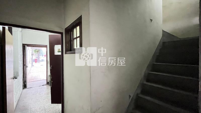 中清水湳愛買住三角店房屋室內格局與周邊環境