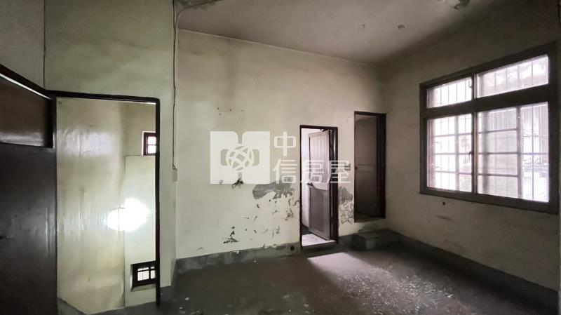 中清水湳愛買住三角店房屋室內格局與周邊環境