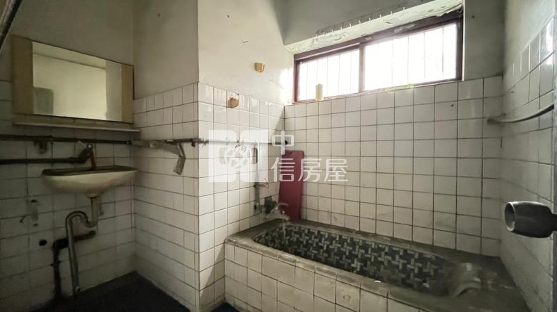 中清水湳愛買住三角店房屋室內格局與周邊環境