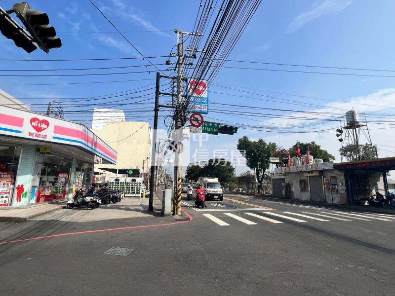 烏日全新雙車電梯別墅A房屋室內格局與周邊環境