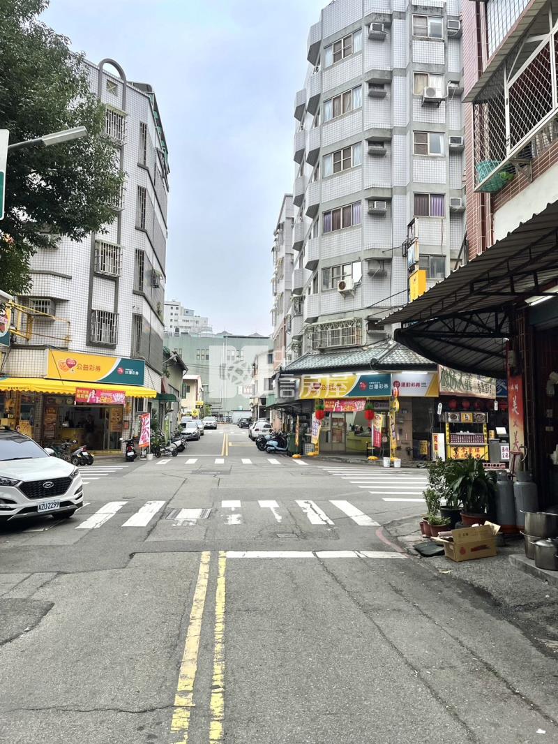 董ㄟ起家厝 福安市場臨路透天金店面房屋室內格局與周邊環境