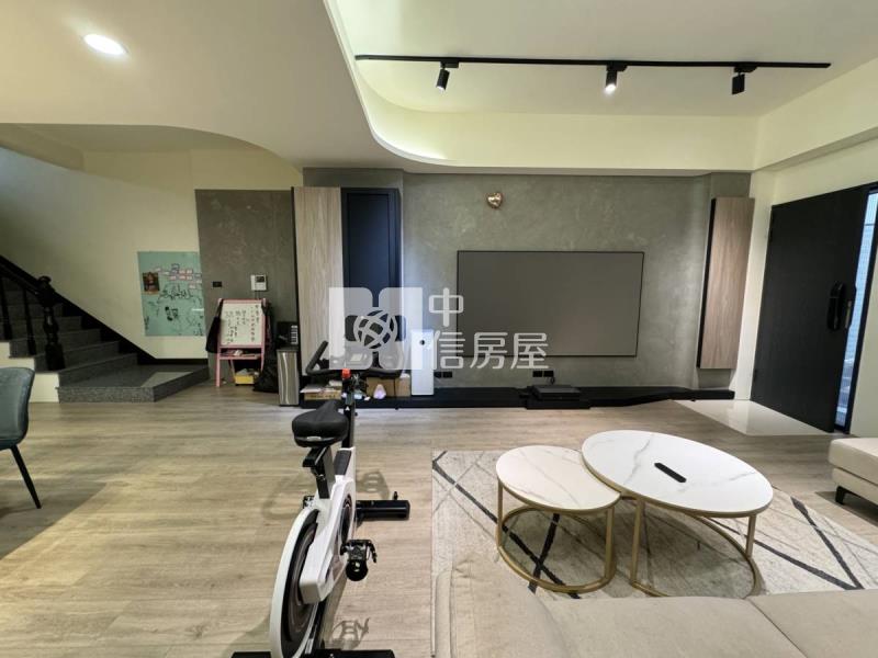 安南*地45坪*輕齡精裝邊間車墅房屋室內格局與周邊環境