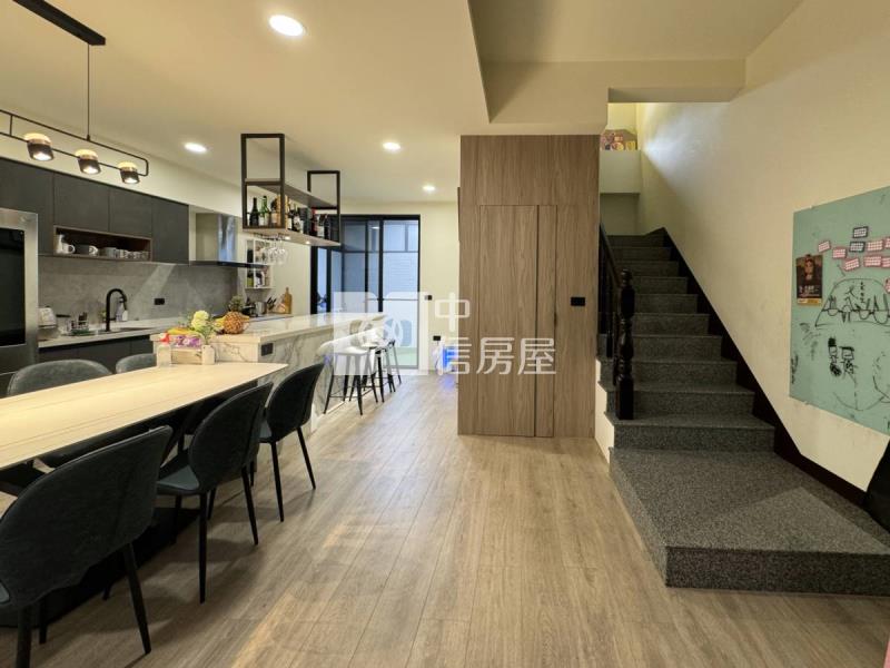 安南*地45坪*輕齡精裝邊間車墅房屋室內格局與周邊環境