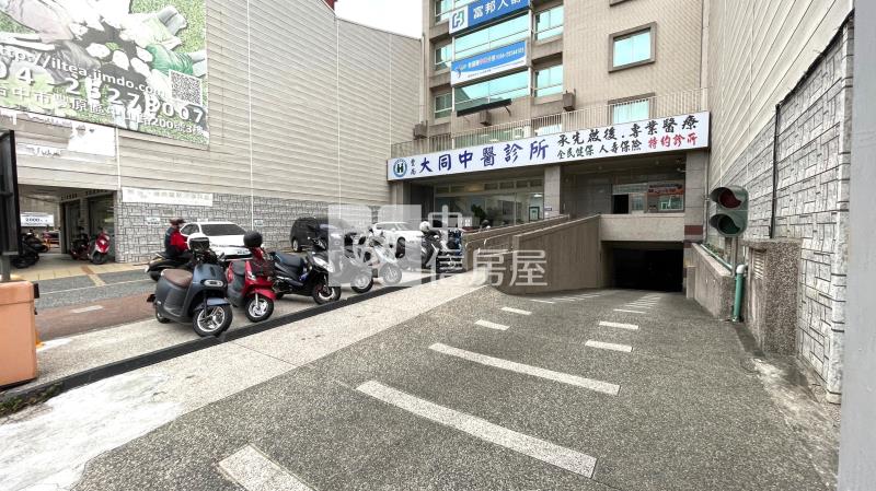 中山路整棟商辦月子中心銀行醫美企業總部房屋室內格局與周邊環境