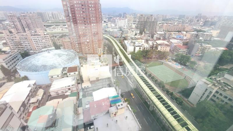 文心路四段角間高樓視野純辦房屋室內格局與周邊環境