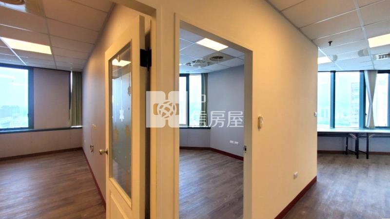 文心路四段角間高樓視野純辦房屋室內格局與周邊環境