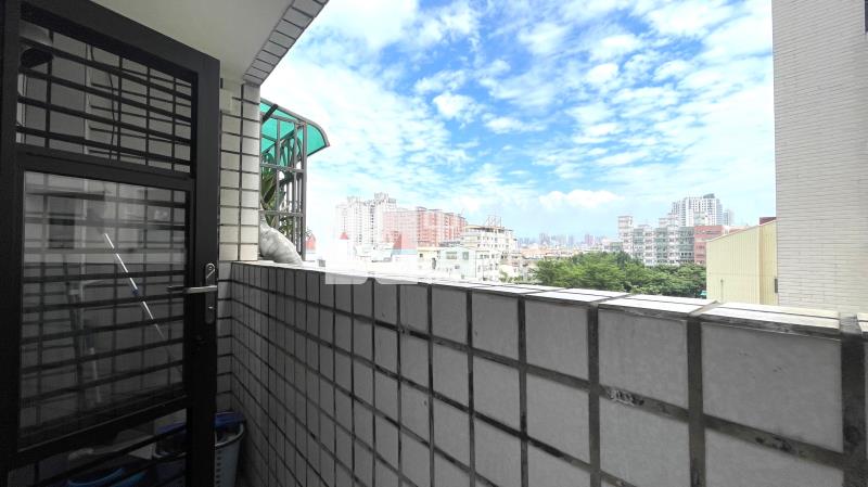 水湳經貿大四房B1平車房屋室內格局與周邊環境