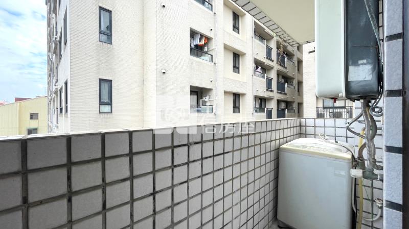 水湳經貿大四房B1平車房屋室內格局與周邊環境