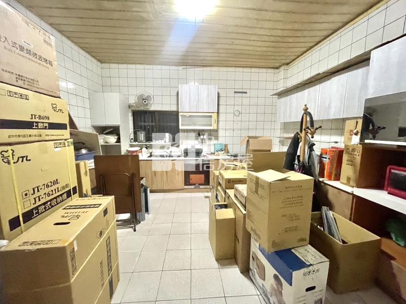 董ㄟ起家厝 福安市場臨路透天金店面房屋室內格局與周邊環境