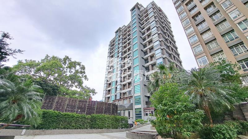 溫泉源頭挑高湯屋房屋室內格局與周邊環境