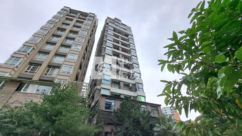 溫泉源頭挑高湯屋房屋室內格局與周邊環境
