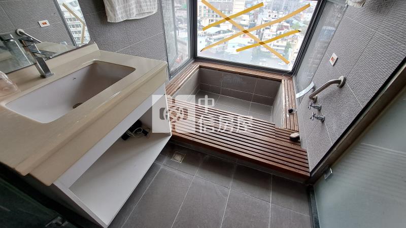 溫泉源頭挑高湯屋房屋室內格局與周邊環境