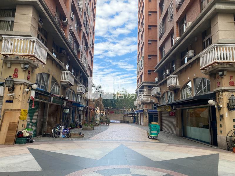 工學商圈黃金收租店面加車位房屋室內格局與周邊環境