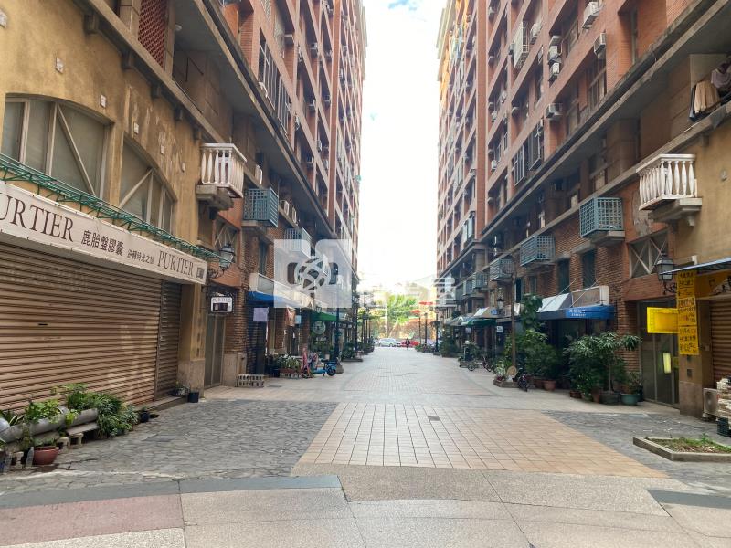工學商圈黃金收租店面加車位房屋室內格局與周邊環境