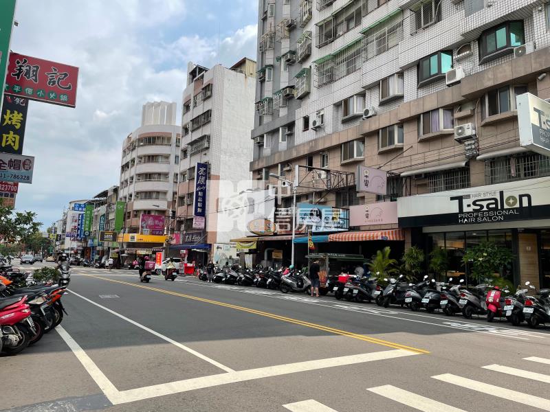 興大附中鬧區黃金店面1房屋室內格局與周邊環境