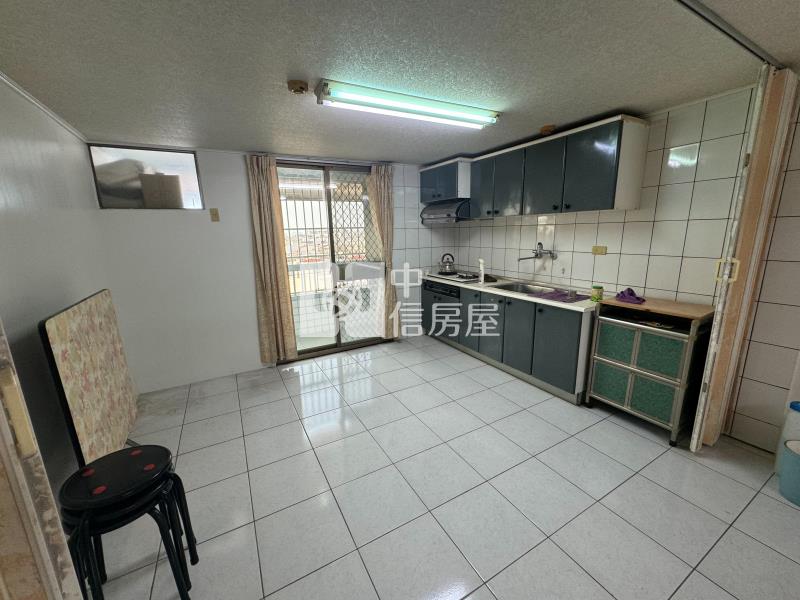 歸仁圓環三房+車位房屋室內格局與周邊環境