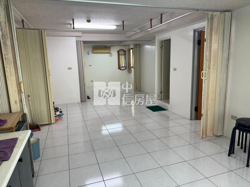 歸仁圓環三房+車位房屋室內格局與周邊環境