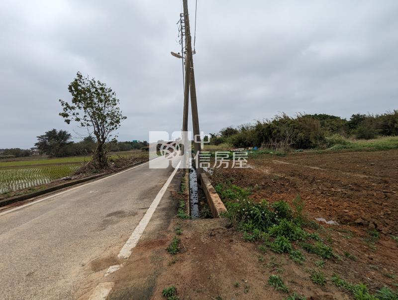 新屋區近西濱61快速道路崁厝段雙面臨路美農地房屋室內格局與周邊環境