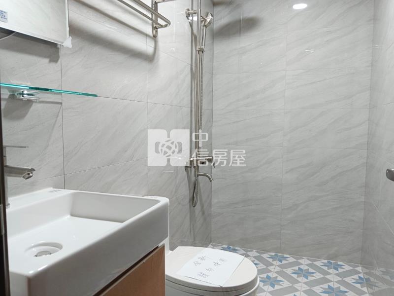 大寮中庄商圈翻新騎樓透天房屋室內格局與周邊環境