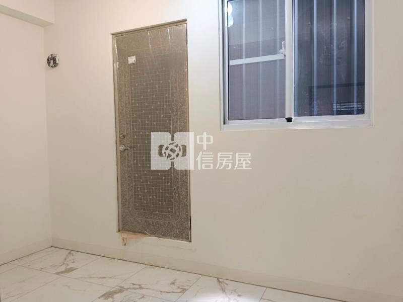 大寮中庄商圈翻新騎樓透天房屋室內格局與周邊環境