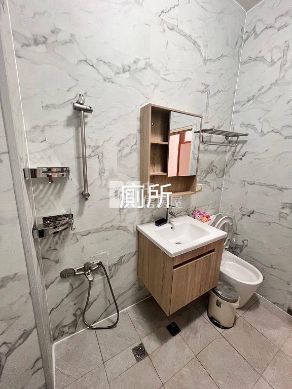 環中商圈一樓四房+車位(中信卓越團隊)房屋室內格局與周邊環境
