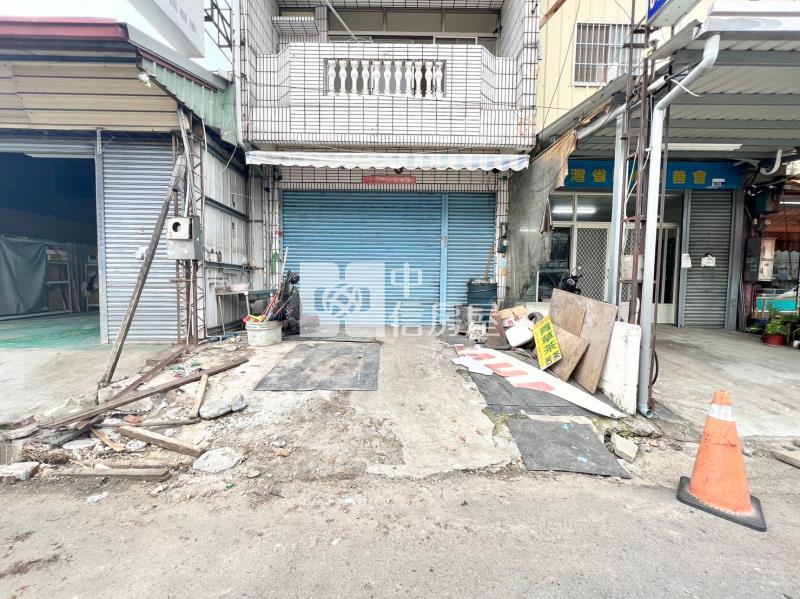 霧峰臨20米路透天房屋室內格局與周邊環境