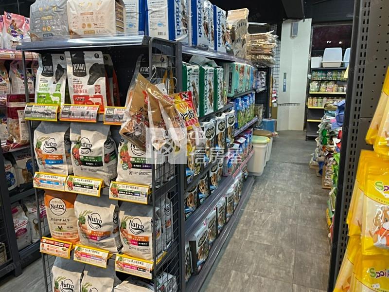 正春日路黃金三角窗收租店面房屋室內格局與周邊環境