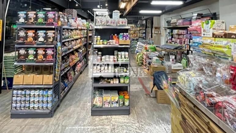 正春日路黃金三角窗收租店面房屋室內格局與周邊環境