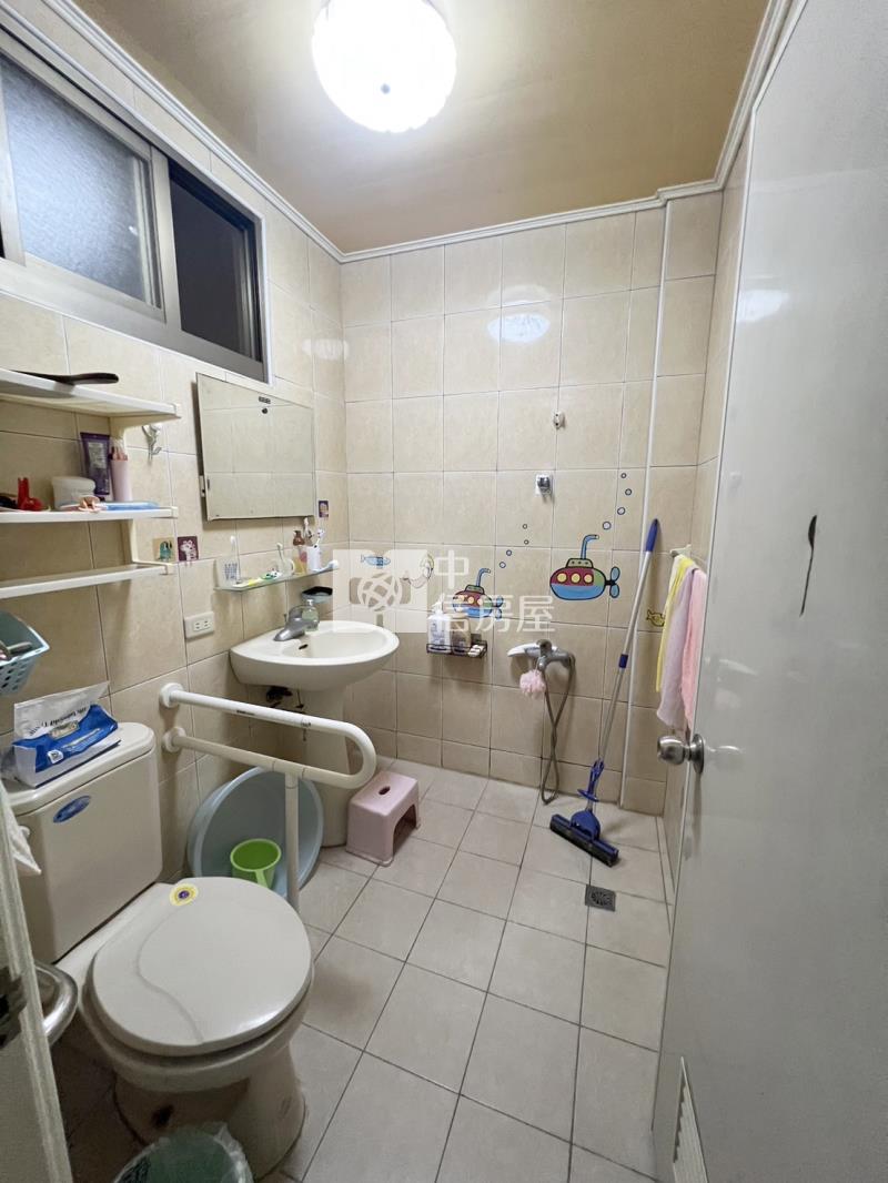 專任！健行路稀有透天店面房屋室內格局與周邊環境