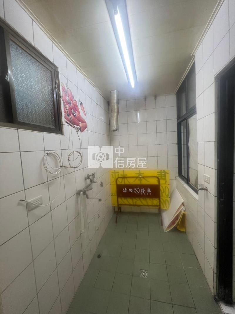 朝陽科大旁車庫透天房屋室內格局與周邊環境