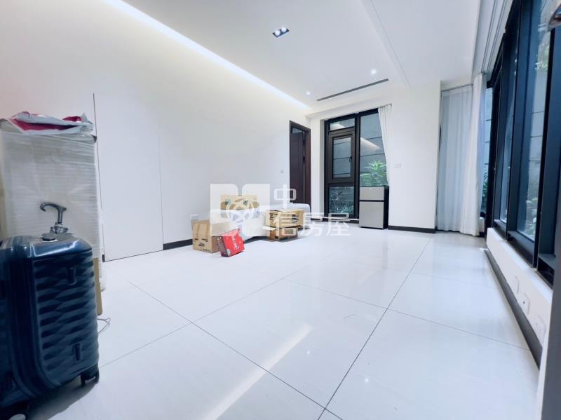 9年屋豐樂公園邊間三面採光電梯雙車別墅房屋室內格局與周邊環境