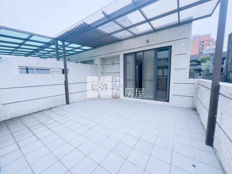 9年屋豐樂公園邊間三面採光電梯雙車別墅房屋室內格局與周邊環境