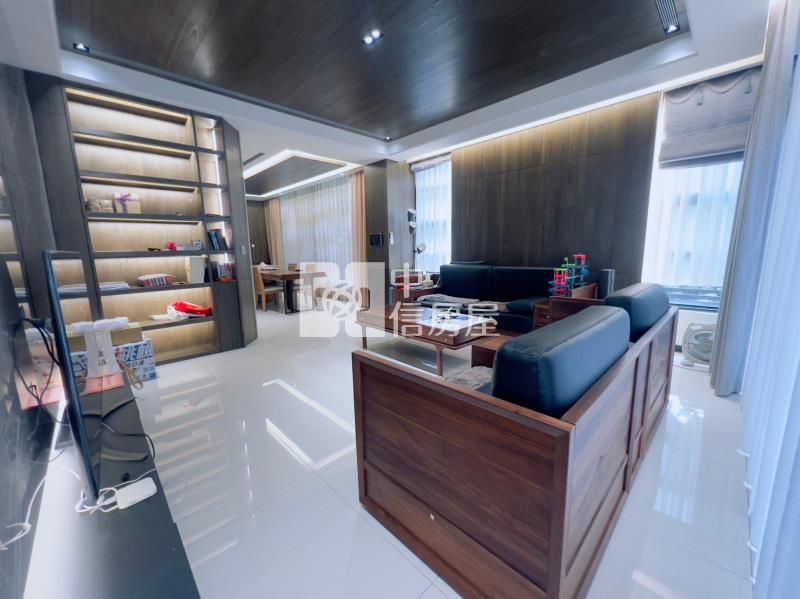 9年屋豐樂公園邊間三面採光電梯雙車別墅房屋室內格局與周邊環境