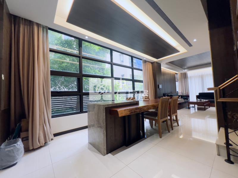 9年屋豐樂公園邊間三面採光電梯雙車別墅房屋室內格局與周邊環境