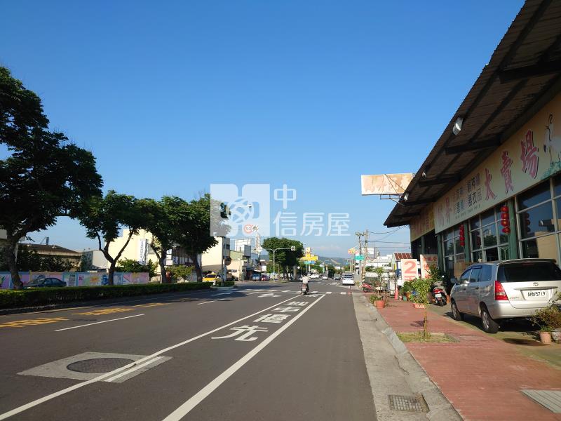正雅潭路大面寬雙面臨路土地房屋室內格局與周邊環境