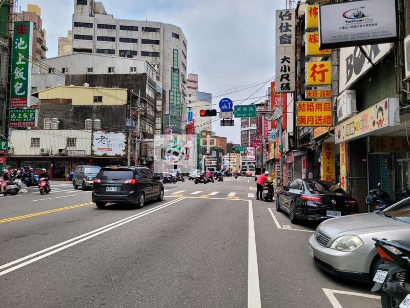 ㊣中正路商業區雙門牌雙面路店面房屋室內格局與周邊環境