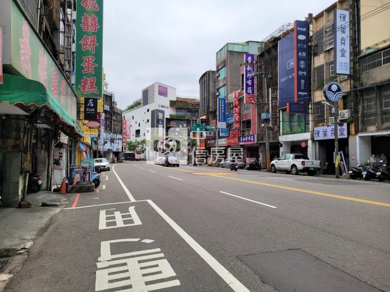 ㊣中正路商業區雙門牌雙面路店面房屋室內格局與周邊環境